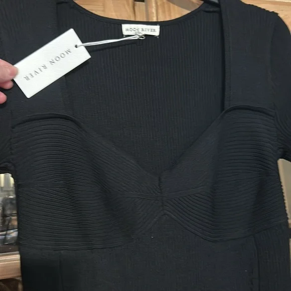 MOON RIVERBlack Long Sleeve Sculpted Midi Dress